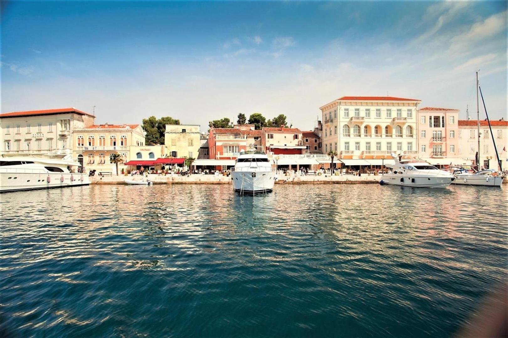 App. Fiorela Hotel Poreč Eksteriør billede