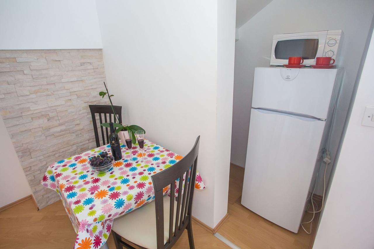 App. Fiorela Hotel Poreč Eksteriør billede
