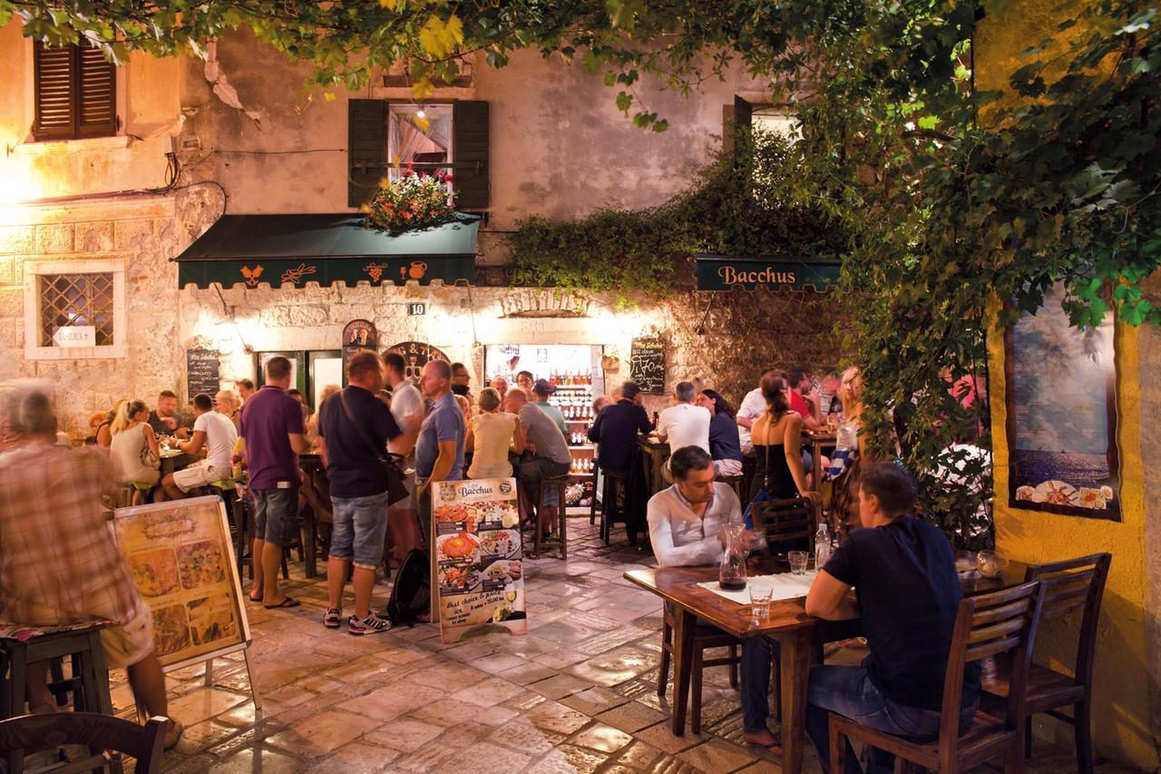 App. Fiorela Hotel Poreč Eksteriør billede